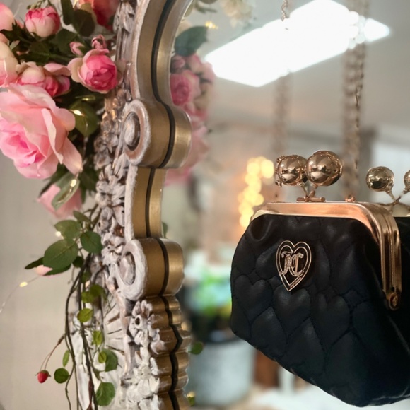 LIQUORICE FLAWLESS KISSLOCK COIN PURSE, JUICY COUTURE    los angeles, california - Picture 7 of 9